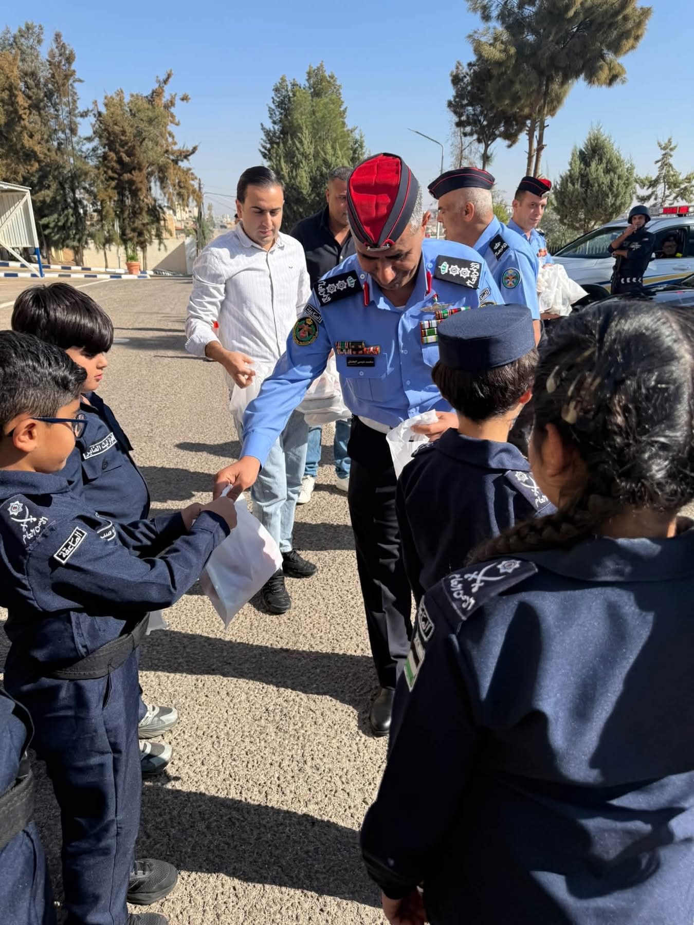 الدوريات الخارجية تستقبل طلبة قرطاج الدولية ضمن مبادرة الشرطي الصغير