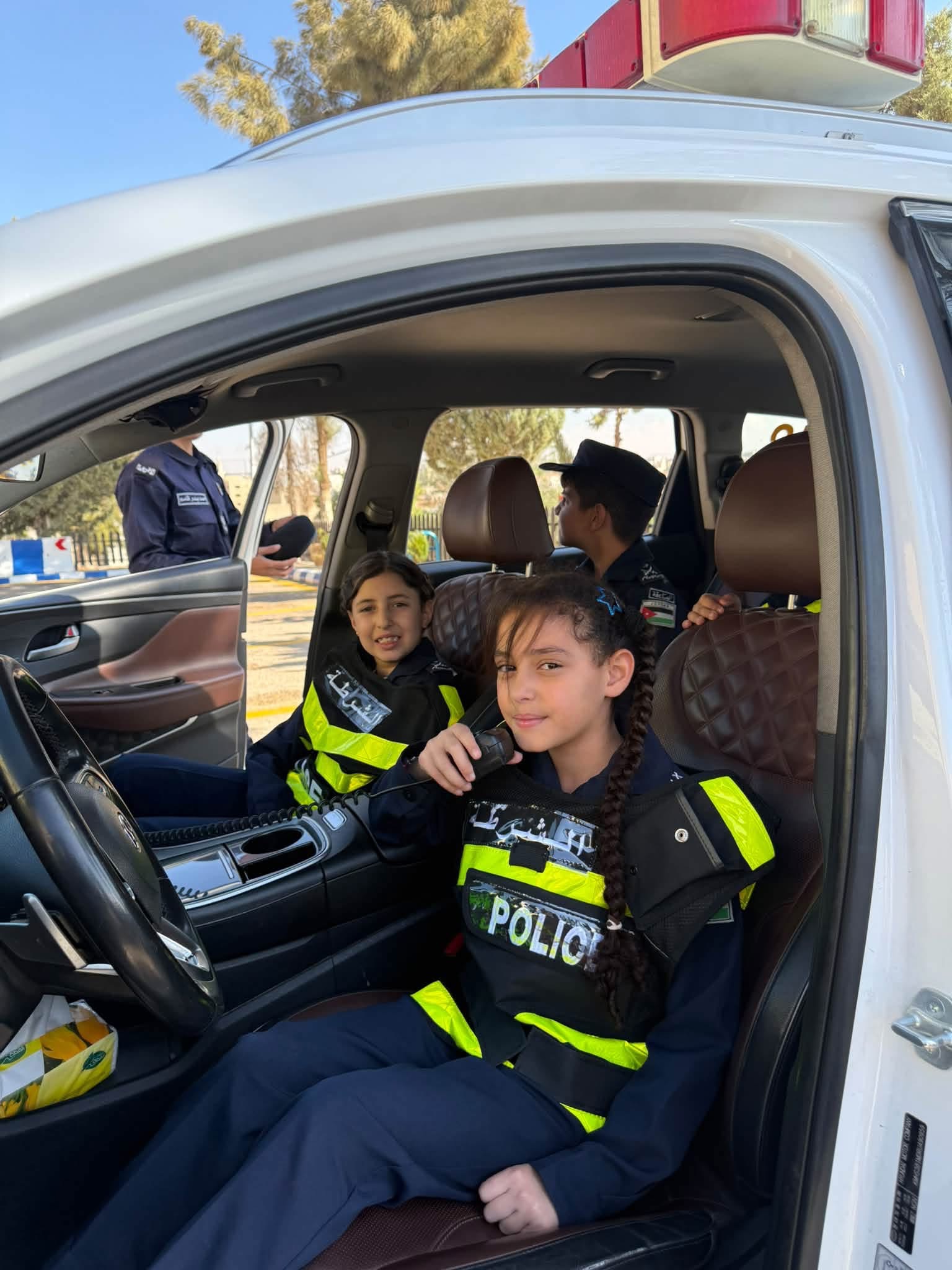 الدوريات الخارجية تستقبل طلبة قرطاج الدولية ضمن مبادرة الشرطي الصغير