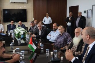 اجتماع موسع يبحث قضايا التكسي الأصفر والتطبيقات الذكية