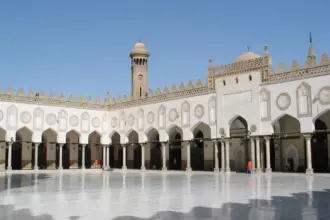 الأزهر يدين استهداف محطة لتوزيع الكهرباء في المدينة المنورة
