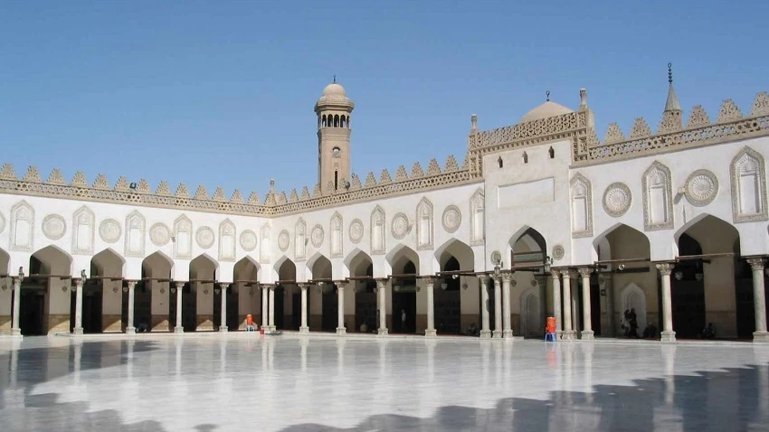 الأزهر يدين استهداف محطة لتوزيع الكهرباء في المدينة المنورة