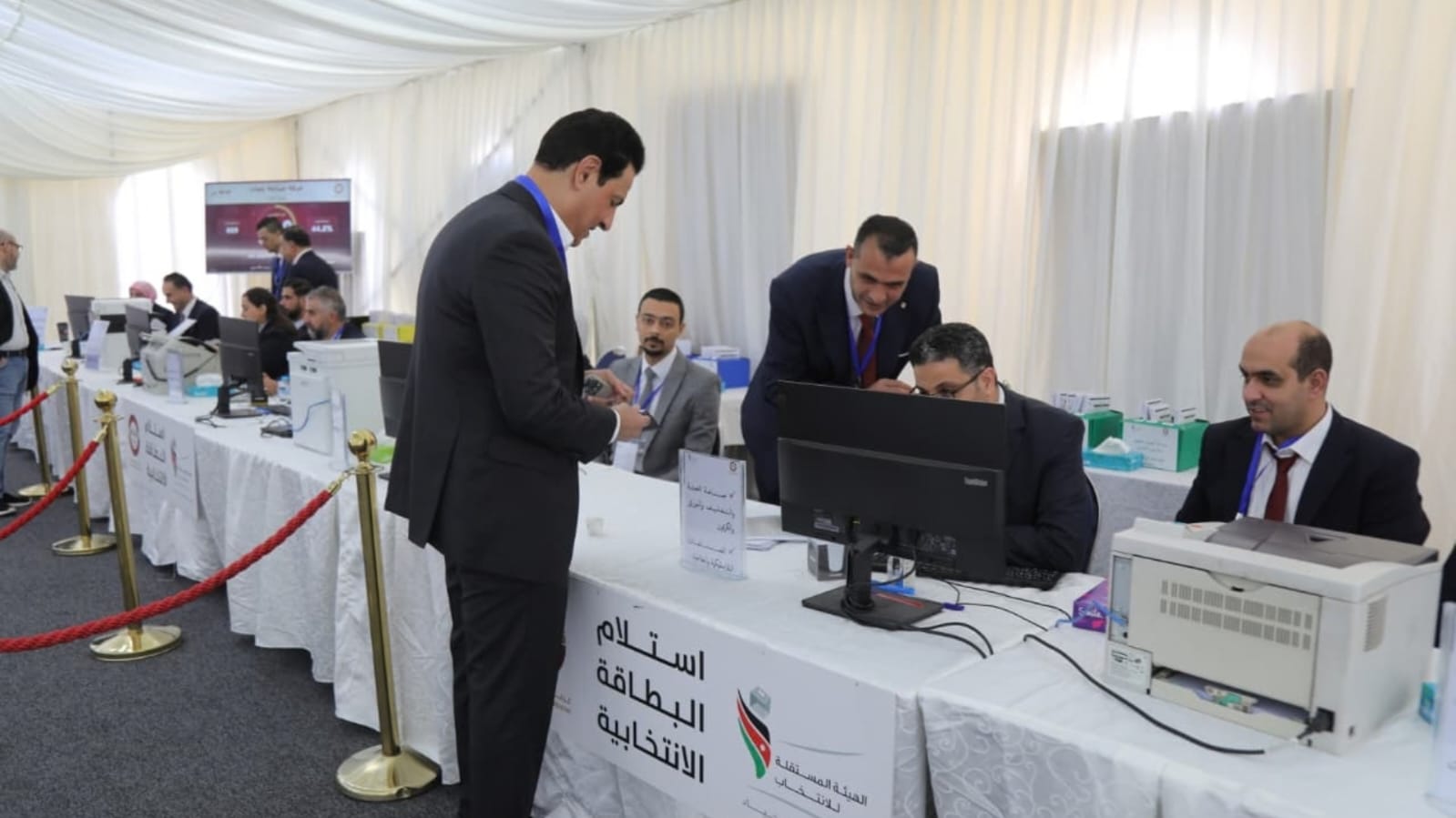 صورة حول : بدء الاقتراع لانتخابات غرفة صناعة عمّان بعد اكتمال النصاب القانوني بدء الاقتراع لانتخابات غرفة صناعة عمّان بعد اكتمال النصاب القانوني
