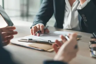العمل: اشتراك غير الأردني بالضمان لا يغني عن التصريح