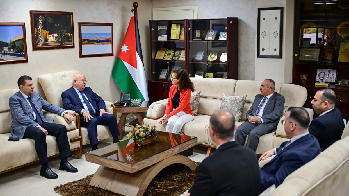 الهاشمية والسفارة الفرنسية تبحثان توسيع التعاون العلمي والأكاديمي