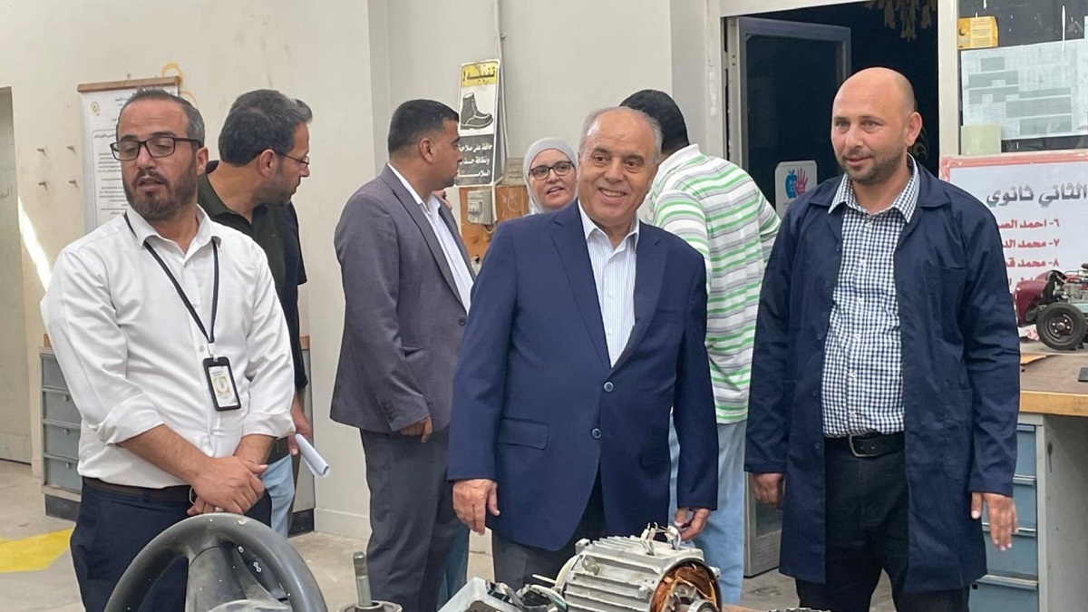 صورة حول : وزير التربية يتفقد مدارس العقبة ويطلع على سير العملية التعليمية وزير التربية يتفقد مدارس العقبة ويطلع على سير العملية التعليمية