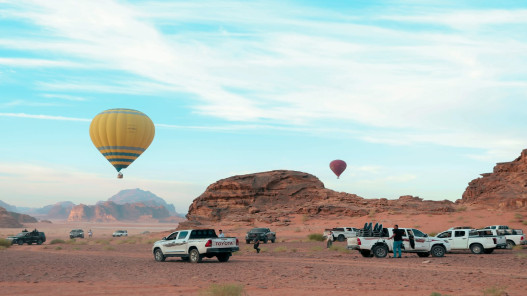 طقس معتدل الاثنين.. انخفاض ملموس وزخات مطرية الثلاثاء