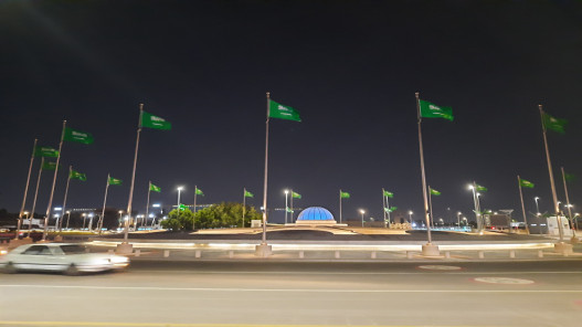 صورة حول : التحالف يعترض صاروخين باليستيين و4 مسيّرات التحالف يعترض صاروخين باليستيين و4 مسيّرات