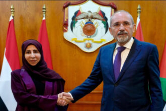 الصفدي والزوبة يبحثان تعزيز التعاون الأردني اليمني
