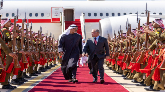 صورة حول : الملك يستقبل ولي عهد أبوظبي في العقبة قبيل إطلاق مشروع سكة الحديد الملك يستقبل ولي عهد أبوظبي في العقبة قبيل إطلاق مشروع سكة الحديد