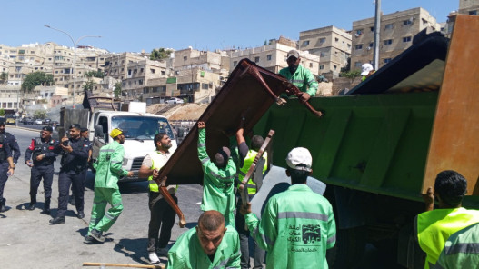 أمانة عمّان تكثف حملة تنظيم الفاليه وإزالة العوائق