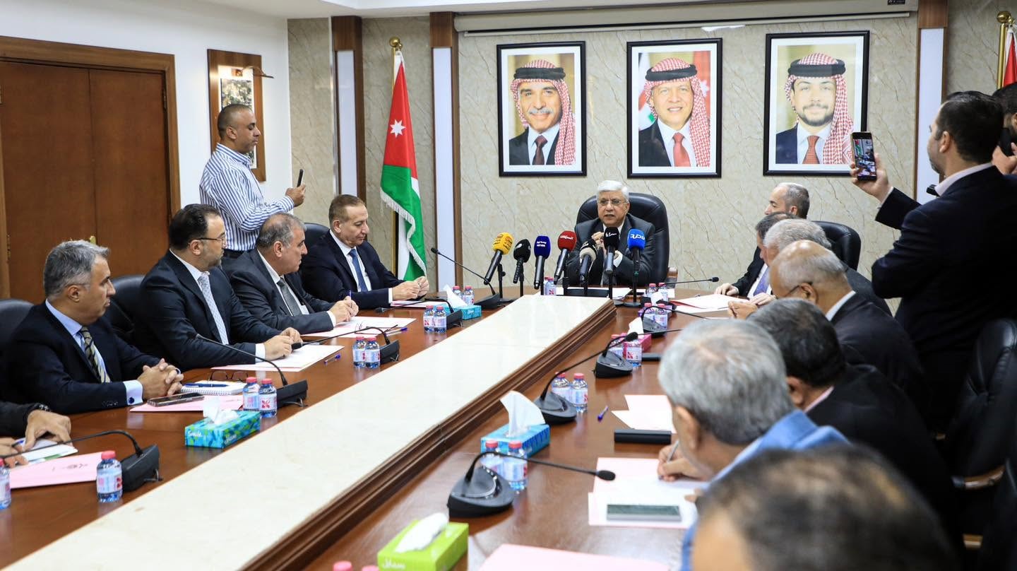 "البيئة النيابية" تبحث إزالة الأشجار من أرصفة عمّان