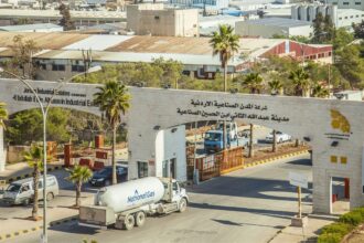 حوافز حكومية تدفع صناعة السيارات نحو الزرقاء