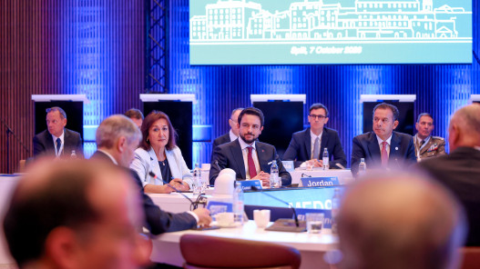 صورة حول : ولي العهد: الأردن يشكل بوابة استراتيجية تصل منطقة الشرق الأوسط بأوروبا ولي العهد: الأردن يشكل بوابة استراتيجية تصل منطقة الشرق الأوسط بأوروبا