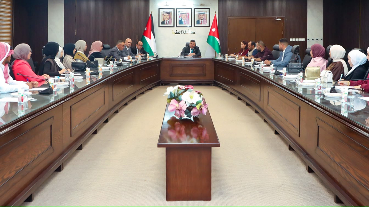 محافظ العقبة يلتقي الشباب لبحث دورهم بالتنمية