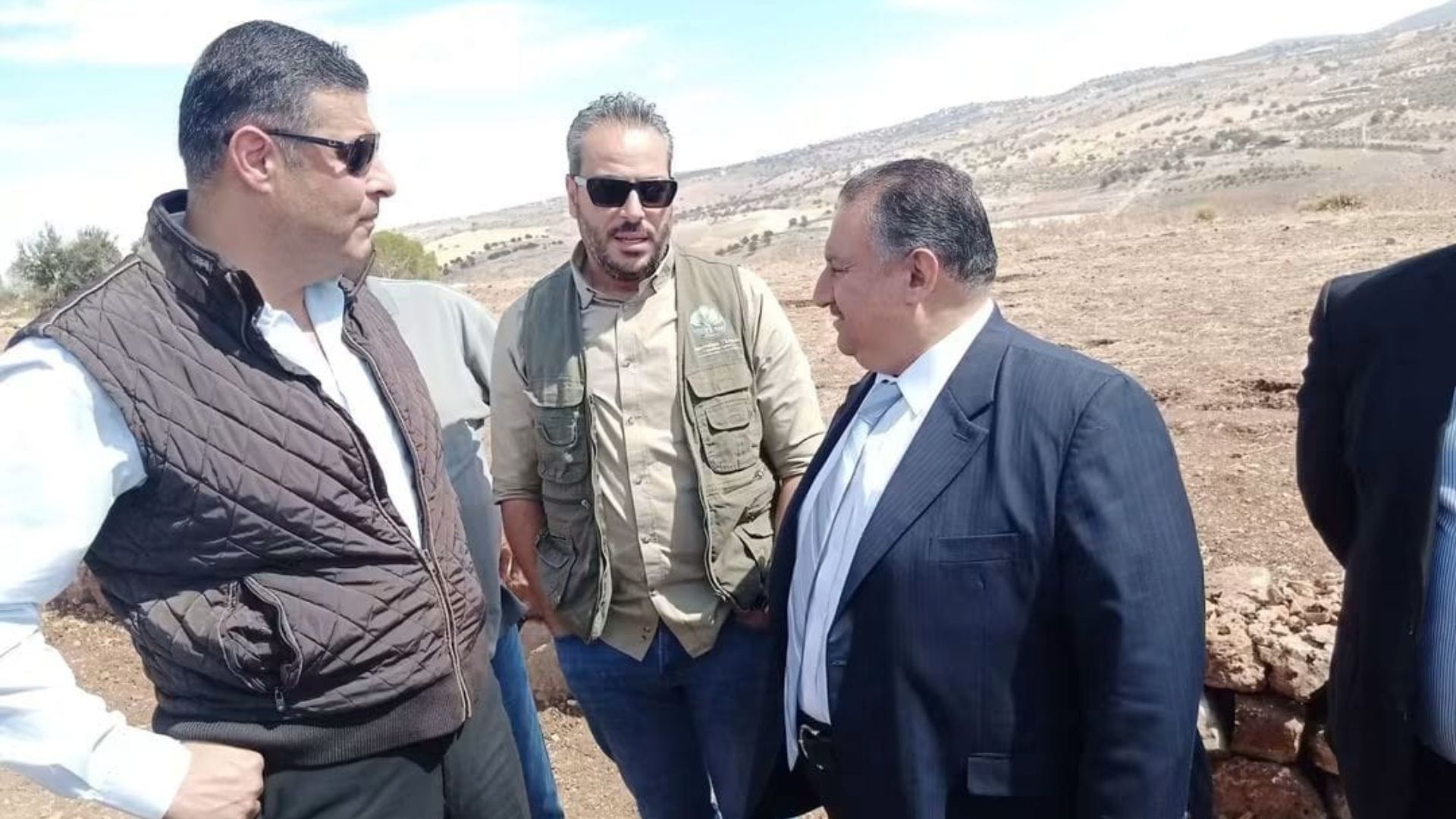 صورة حول : محافظ إربد يتفقد مشاريع زراعة الخروب في لواء الكورة محافظ إربد يتفقد مشاريع زراعة الخروب في لواء الكورة