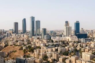 طقس معتدل حتى السبت وزخات مطرية متفرقة