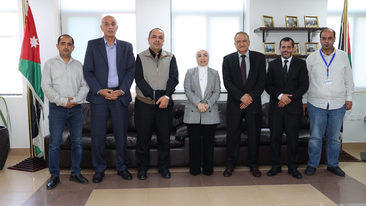صورة حول : مدير الهاشمية للمصابين العسكريين يزور صندوق المعونة لبحث التعاون مدير الهاشمية للمصابين العسكريين يزور صندوق المعونة لبحث التعاون