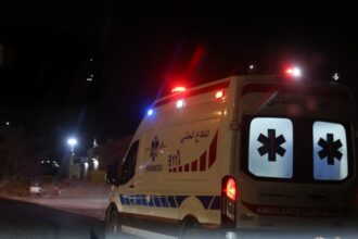 حادث مأساوي في حي نزال.. وفاة رجل إثر سقوطه من الطابق الرابع