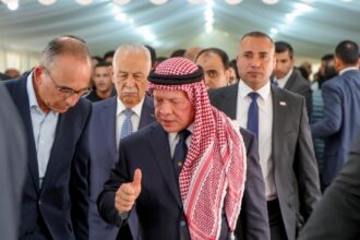 الملك من الكرك: دم الشهداء غالي علينا (فيديو)