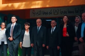عزمي محافظة يزور مدرسة ضمن مبادرة أورنج الرقمية
