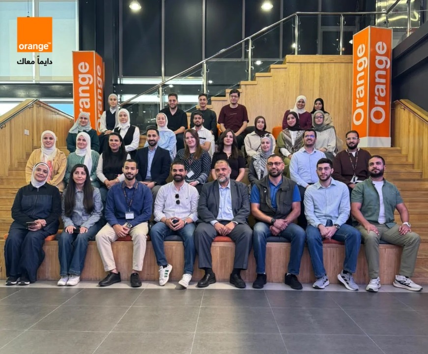 صورة حول : من خلال مركز أورنج الرقمي وضمن برنامج Engage for Change موظفو أورنج الأردن يتطوعون لدعم مشاركي تحدي أورنج الصيفي 2026 من خلال مركز أورنج الرقمي وضمن برنامج Engage for Change موظفو أورنج الأردن يتطوعون لدعم مشاركي تحدي أورنج الصيفي 2026