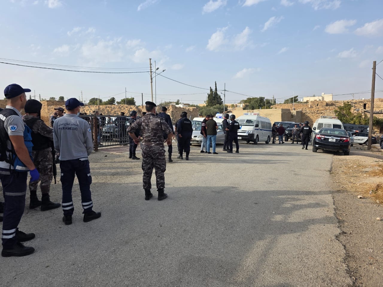صورة حول : مصدر للمملكة: نحو 19 حالة بين وفيات وإصابات وصلت لمستشفى الأمير علي في الكرك مصدر للمملكة: نحو 19 حالة بين وفيات وإصابات وصلت لمستشفى الأمير علي في الكرك