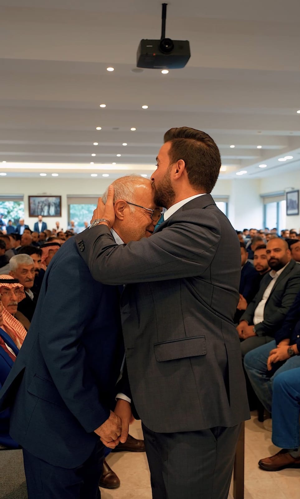 الذنيبات يطلب والسليمات يعطي في جاهة ضخمة بديوان الكرك.. صور
