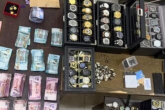 الإيقاع بمحتال استدرج مواطنين ببيع الهواتف بالأقساط.. وضبط أموال ومصوغات ذهبية