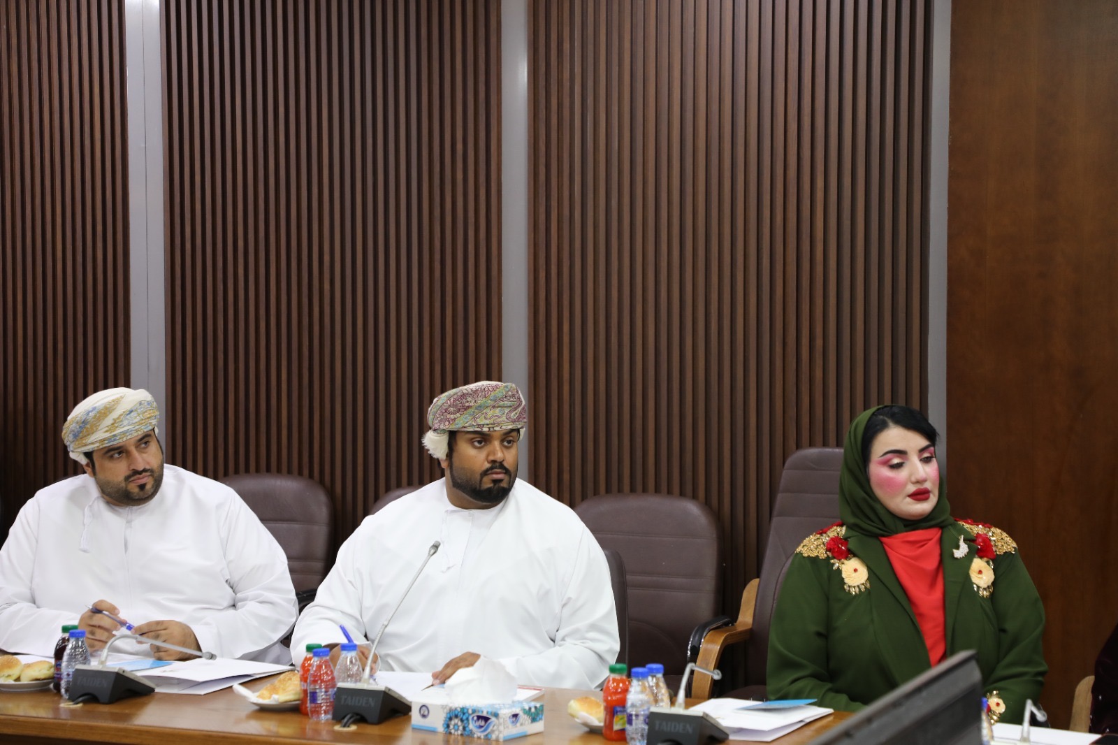 "الشؤون السياسية والبرلمانية" تستقبل وفداً من الأمانة العامة لمجلس الشورى العُماني