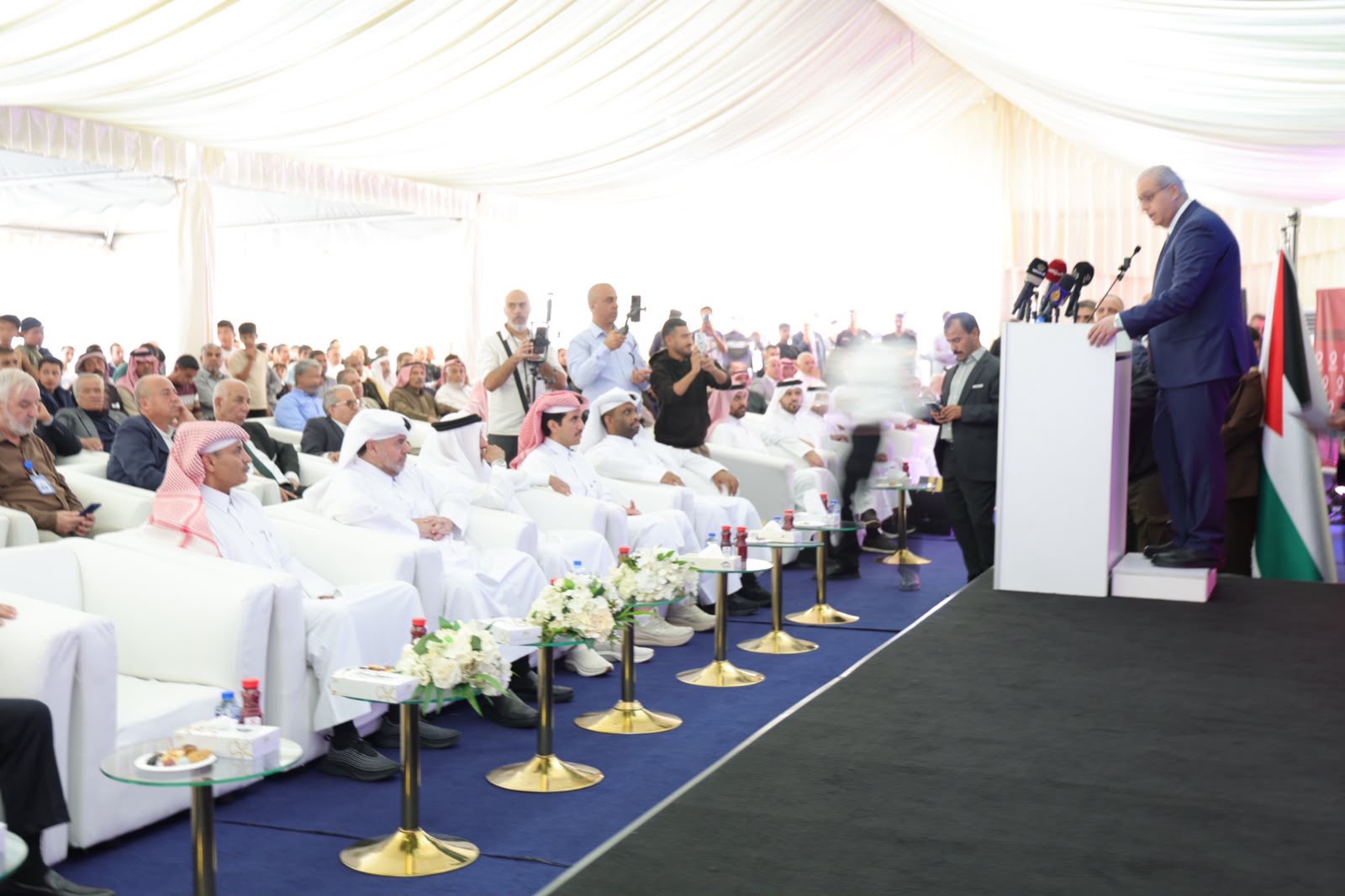 صورة حول : وزير الصحة يفتتح مركز صحي الحمرا الشامل في المفرق بتمويل وتنفيذ قطر الخيرية وزير الصحة يفتتح مركز صحي الحمرا الشامل في المفرق بتمويل وتنفيذ قطر الخيرية