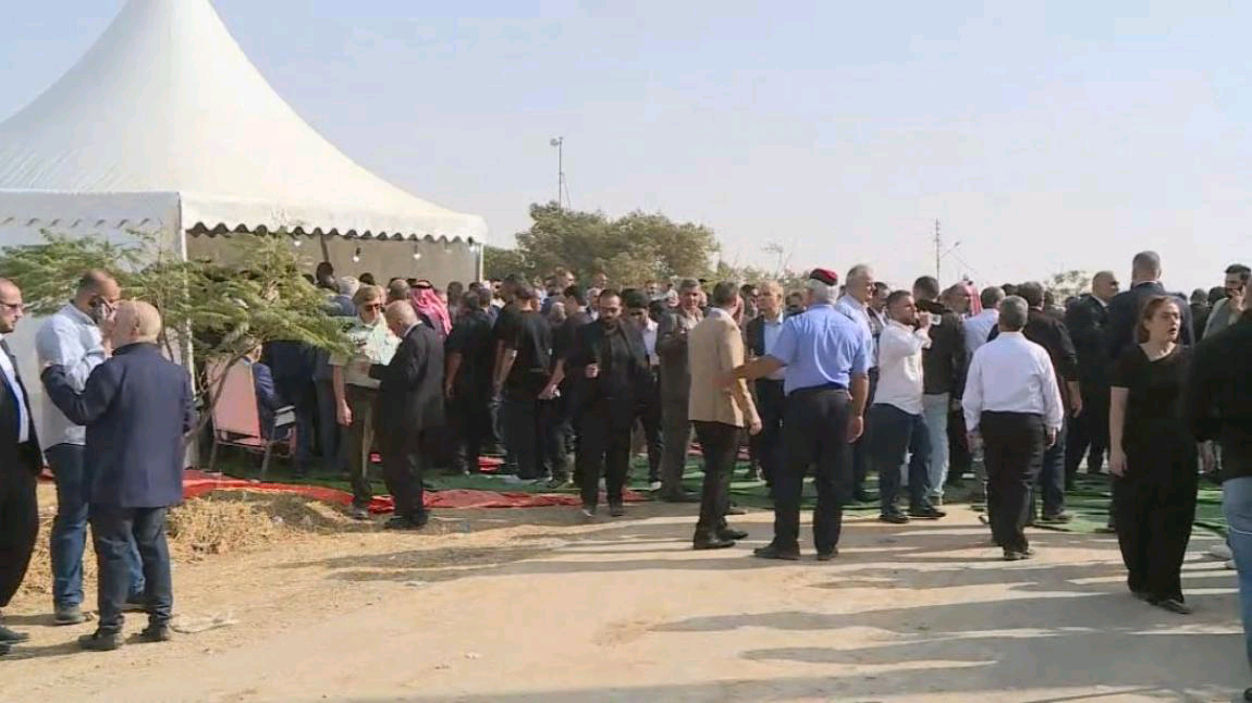 صورة حول : ولي العهد والملكة يقدمان واجب العزاء بشهداء كنيسة حمود في الكرك ولي العهد والملكة يقدمان واجب العزاء بشهداء كنيسة حمود في الكرك