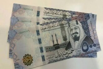 السعودية.. الملك سلمان يوجه بزيادة رواتب الموظفين والمتقاعدين 500 ريال شهريا