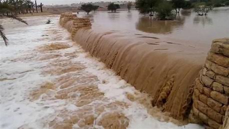 استنفار فرق الدفاع المدني للبحث عن 3 أشخاص جرفتهم السيول في البلقاء ومأدبا